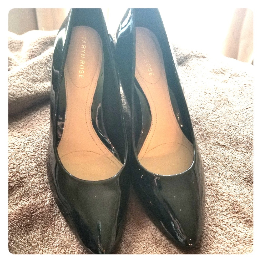 Taryn Rose Wedges new size 8